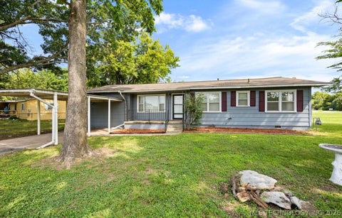 Photo of 800 NW 2nd Street, Wagoner, OK 74467 (MLS # 2625210)