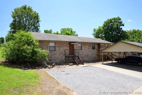 Photo of 385 S Teehee Drive, Tahlequah, OK 74464 (MLS # 2604747)