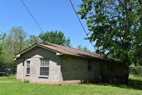 708 W Sterret Street Hugo OK 74743