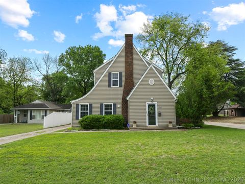 Photo of 1316 Stanley Ave SW, Ardmore, OK 73401 (MLS # 2612924)