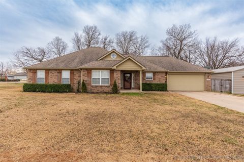 Photo of 23484 E 136th Street S, Coweta, OK 74429 (MLS # 2602459)
