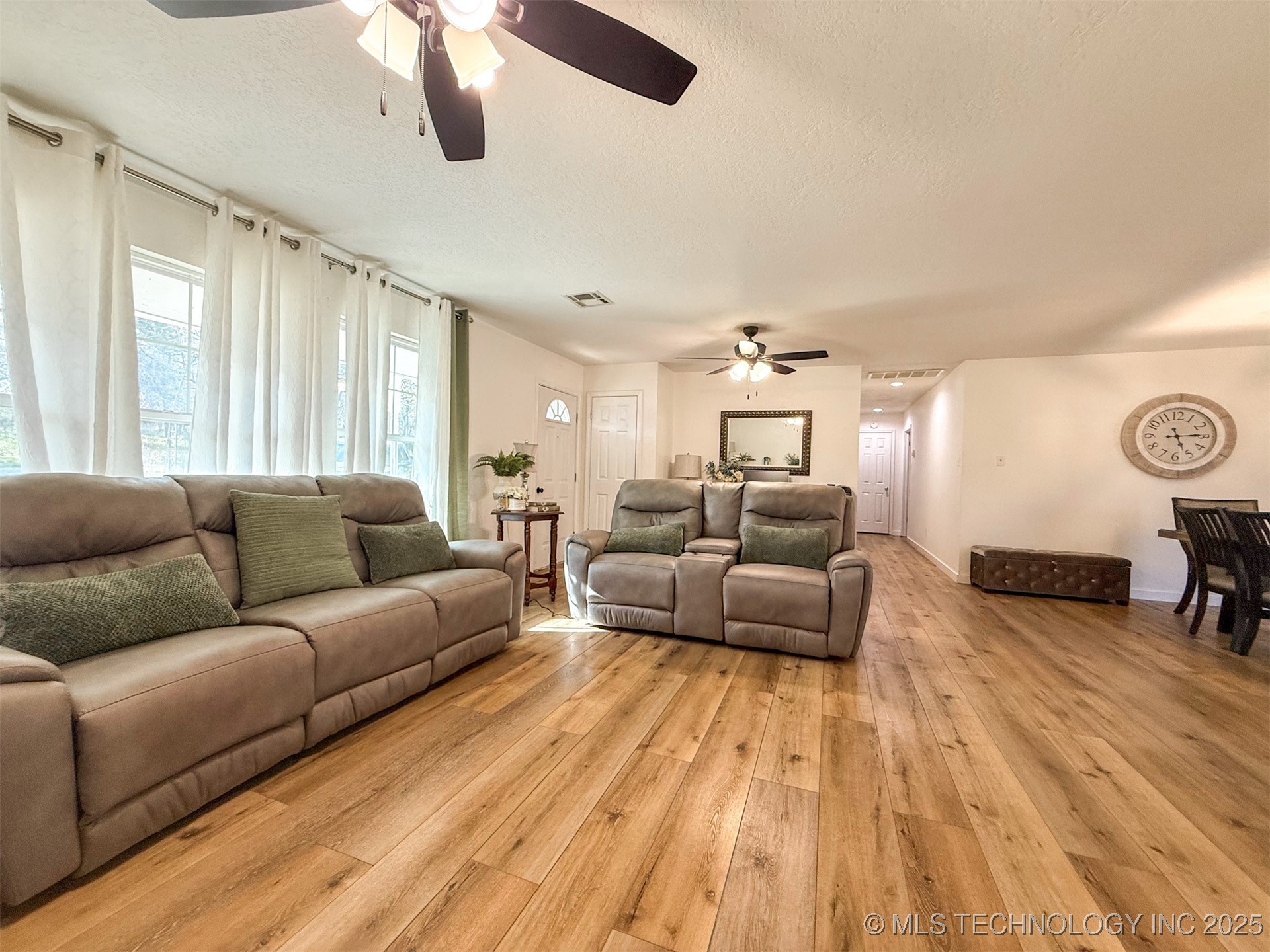 559 E 4th Street