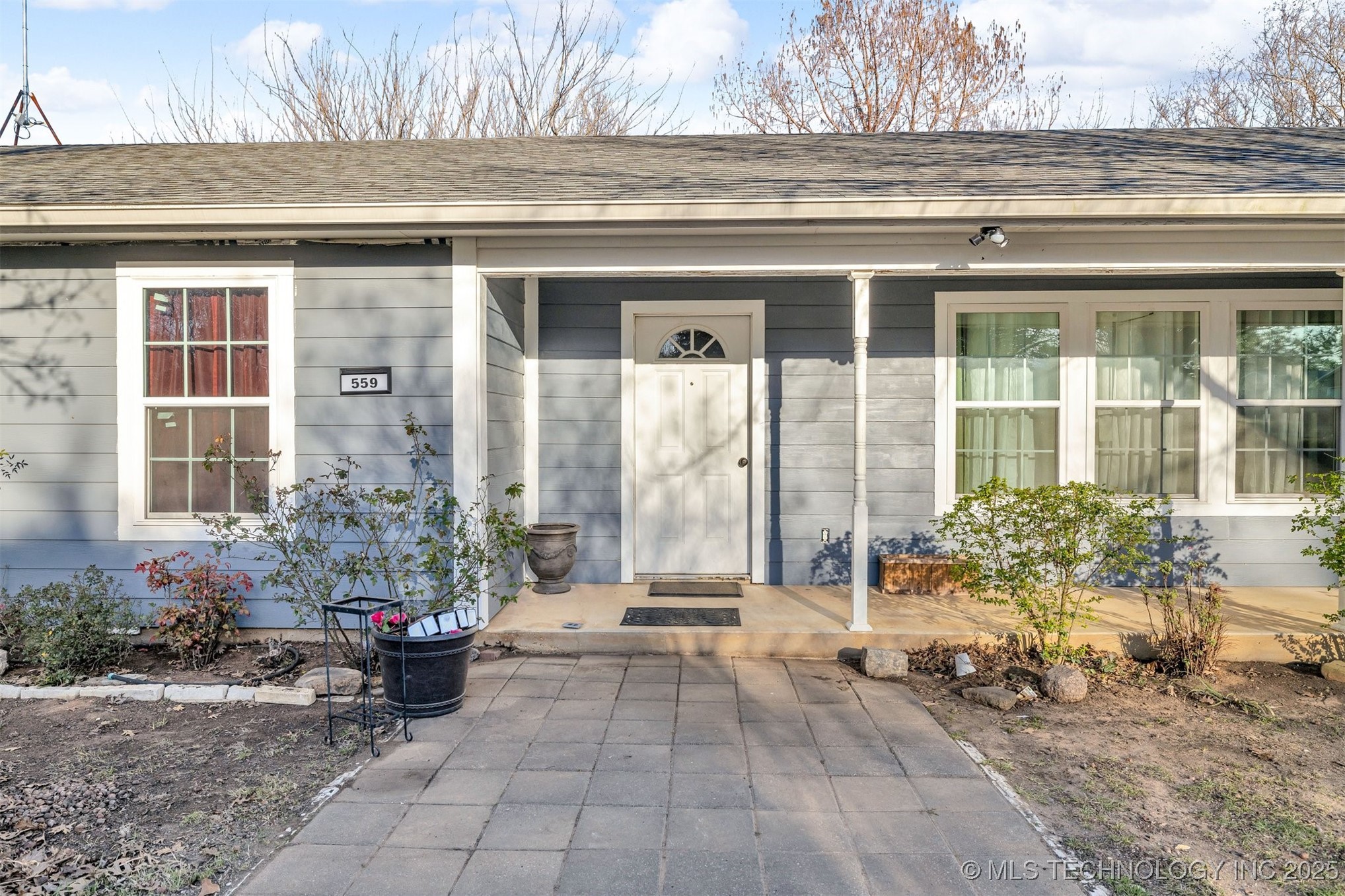 559 E 4th Street