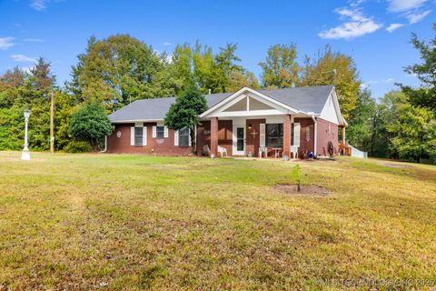 2607 E 2092 Road Hugo OK 74743