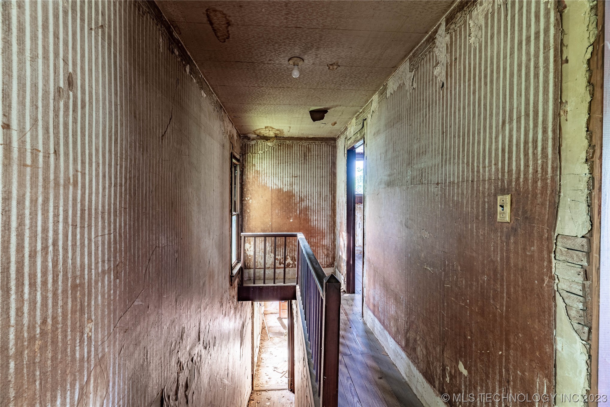 Photo 15 of 16 of 229 W 7th Avenue house