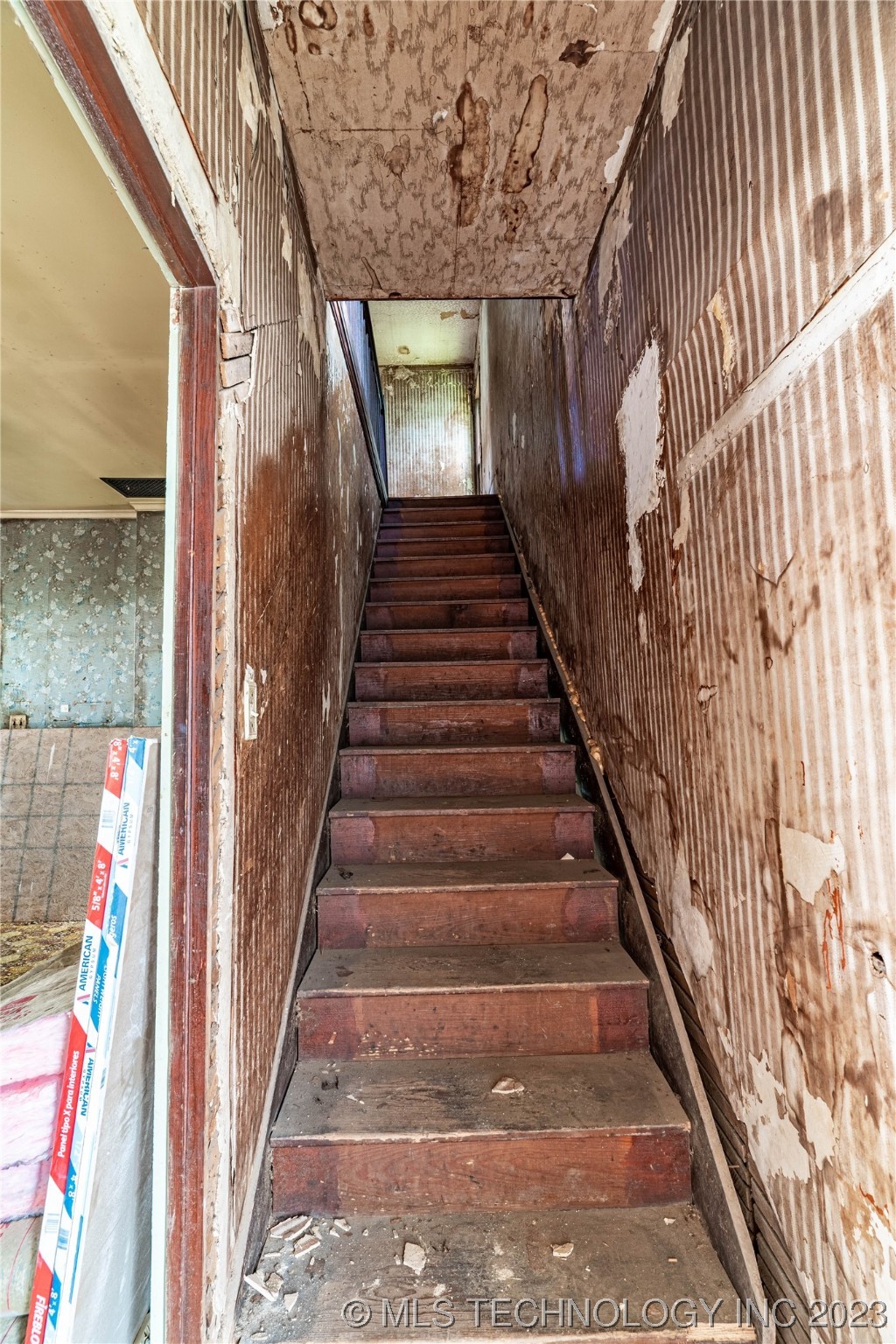 Photo 13 of 16 of 229 W 7th Avenue house