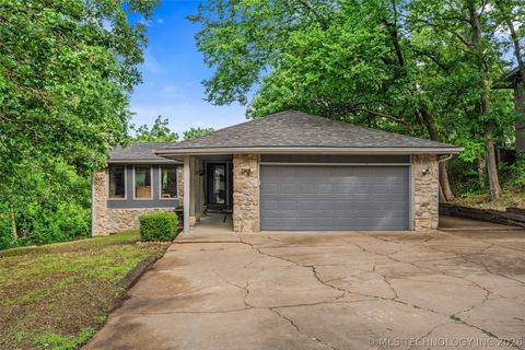 Photo of 1329 Oakdale Drive, Bartlesville, OK 74006 (MLS # 2619221)