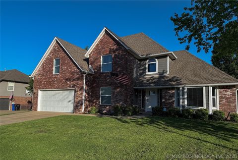 Photo of 1310 E Concord Place, Broken Arrow, OK 74012 (MLS # 2616946)