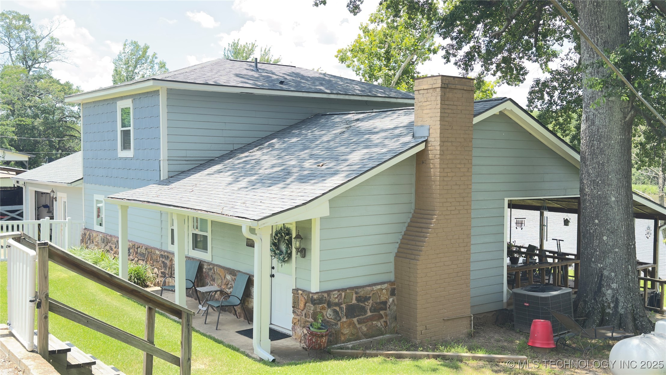 1060 Lakeside Drive