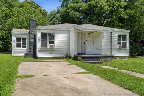 Photo of 2100 Garland Street, Muskogee, OK 74401 (MLS # 2622448)