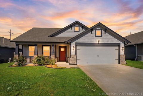 Photo of 10302 N 98th EastAvenue, Owasso, OK 74055 (MLS # 2621912)
