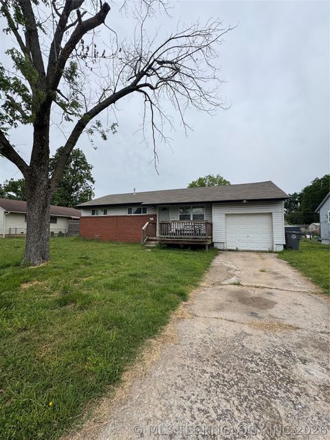 Photo of 110 N 44th WestAvenue, Tulsa, OK 74127 (MLS # 2617063)