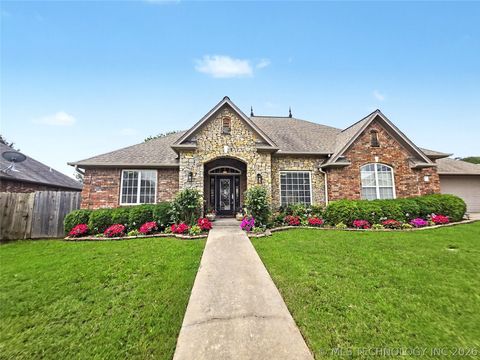 Photo of 675 Richmond Circle, Tahlequah, OK 74464 (MLS # 2623840)
