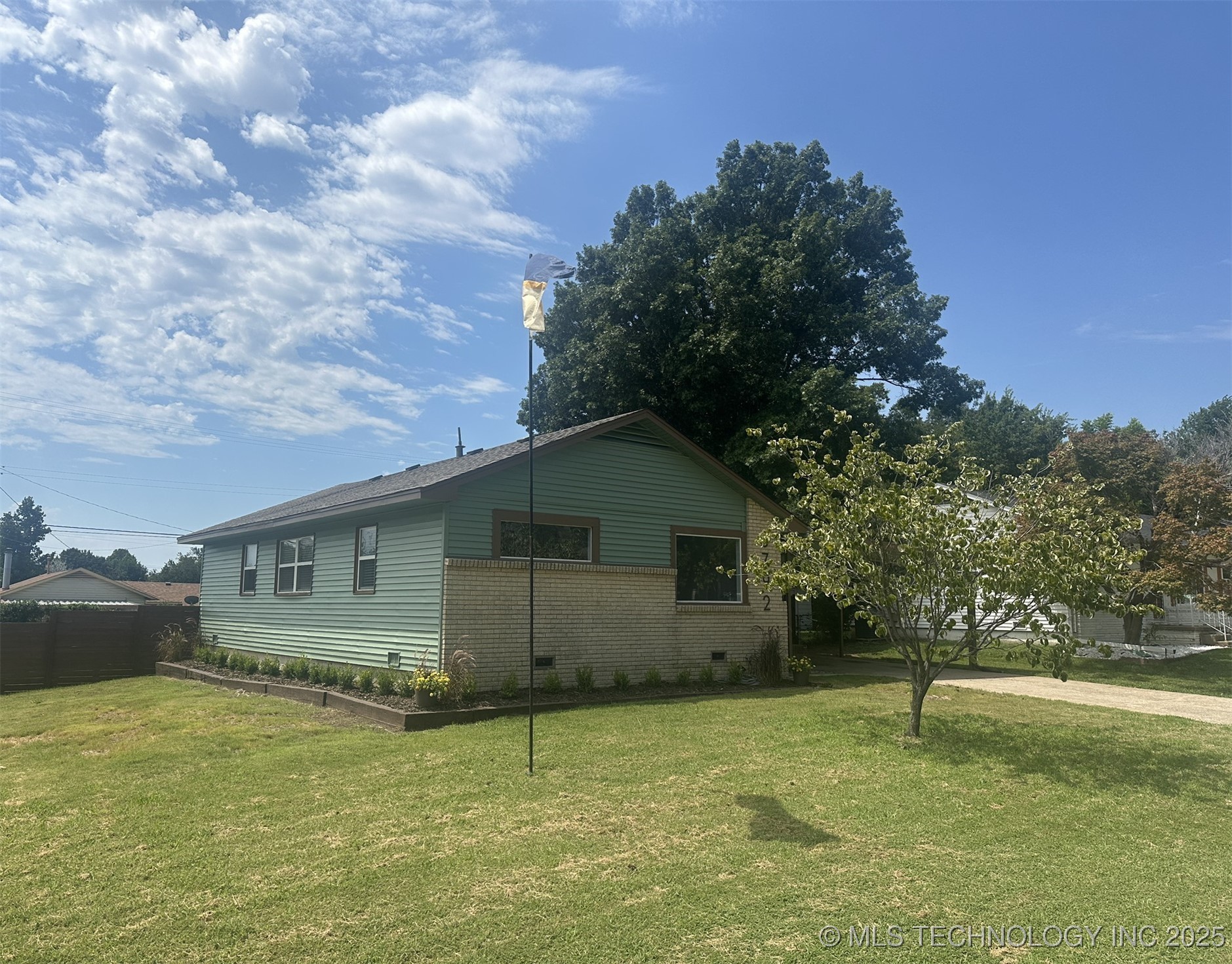 5792 E 26th Place