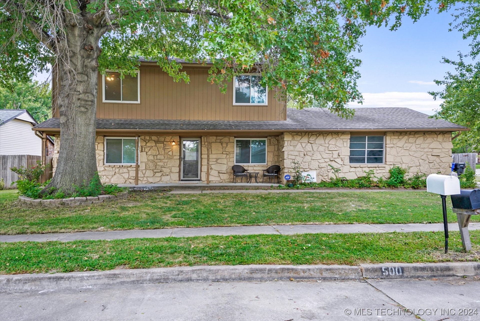View Broken Arrow, OK 74014 house