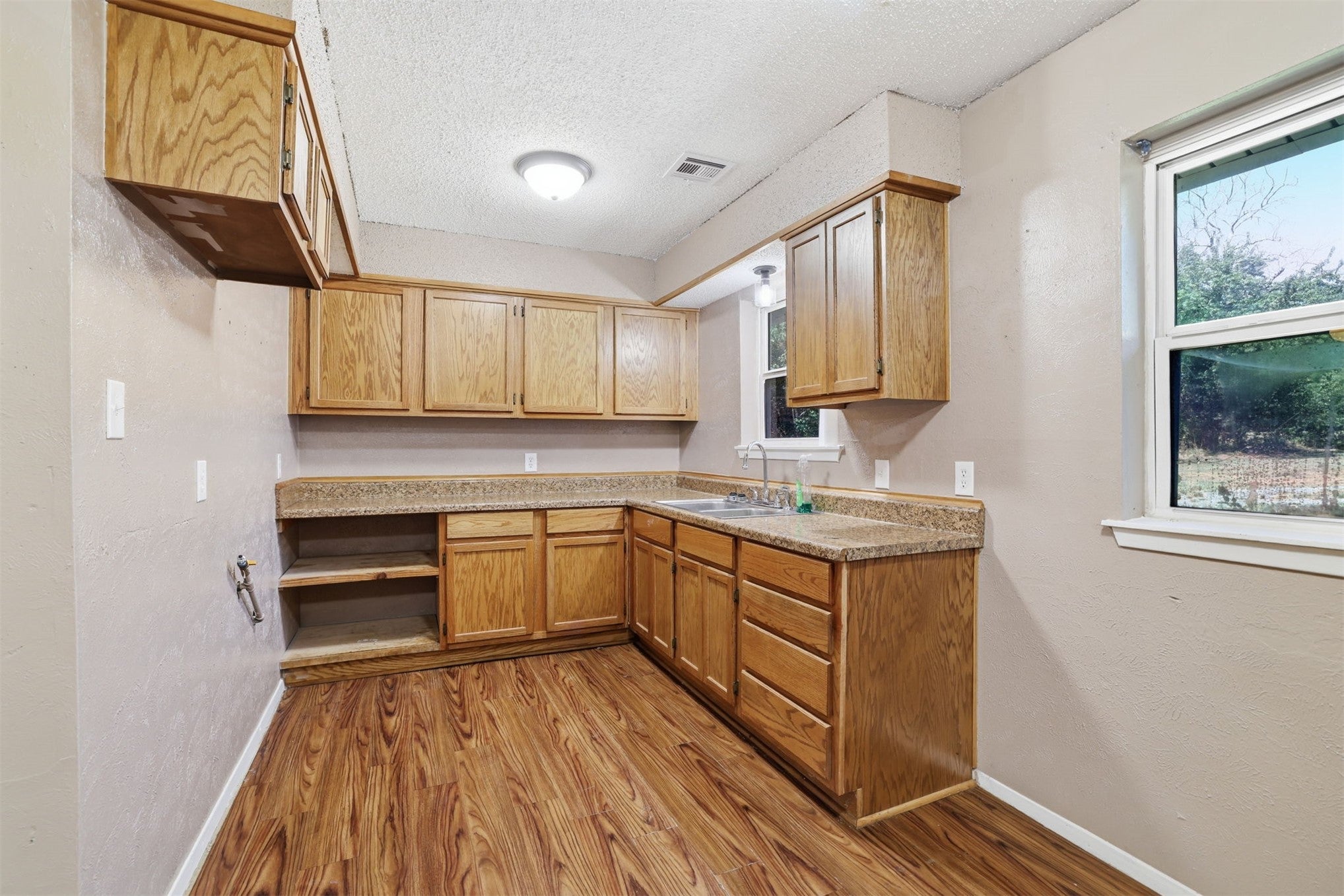 3024 Sulphur Springs