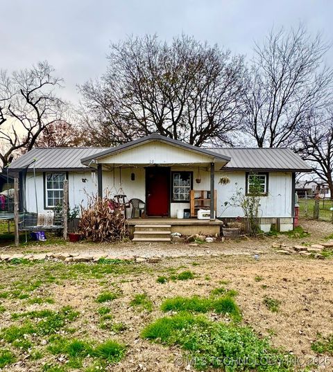 Photo of 207 S 3rd Street, Porum, OK 74455 (MLS # 2550044)