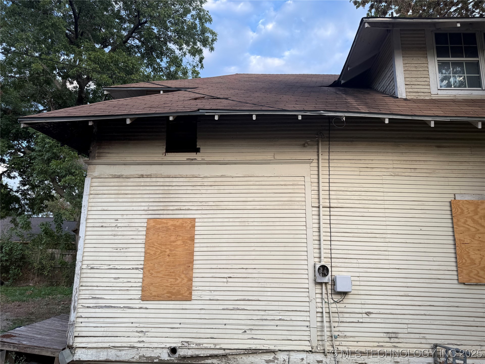 210 W Elm