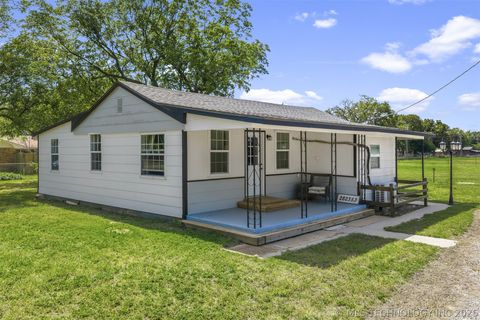 Photo of 282353 E 1800 Road, Comanche, OK 73529 (MLS # 2617303)