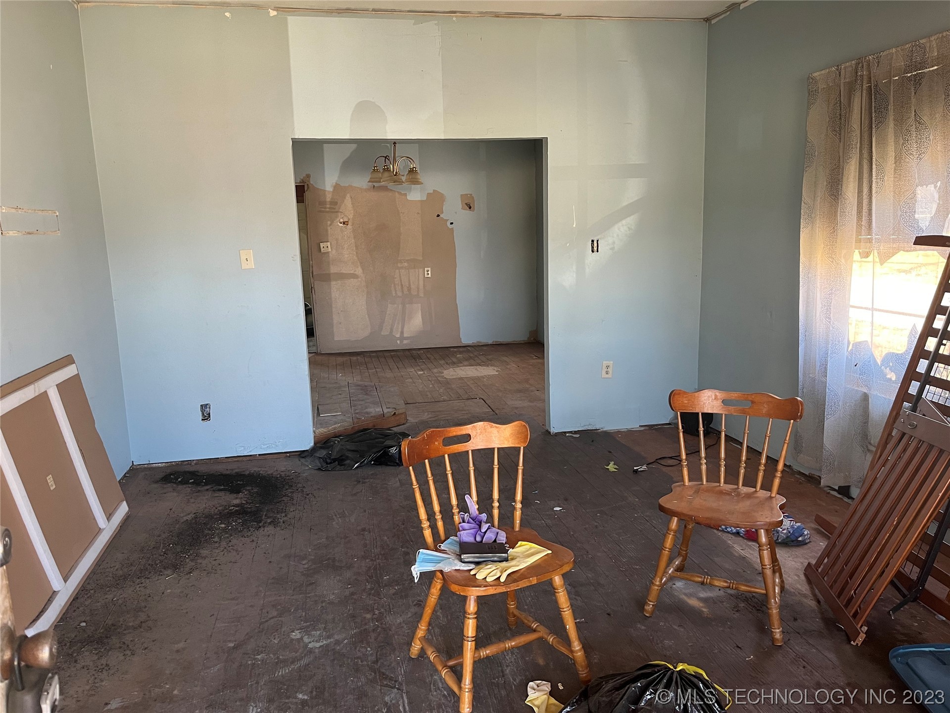 Photo 6 of 17 of 200 E 3rd Street house