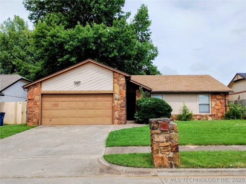 Photo of 2909 S 122nd EastAvenue, Tulsa, OK 74129 (MLS # 2622255)