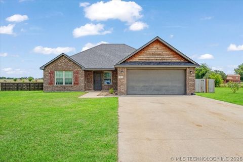 Photo of 60 Autumn Run, Durant, OK 74701 (MLS # 2624664)