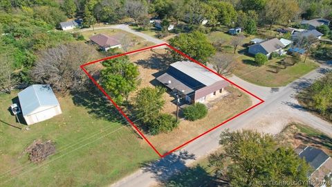 Photo of 115 Main Street, Hendrix, OK 74741 (MLS # 2612929)