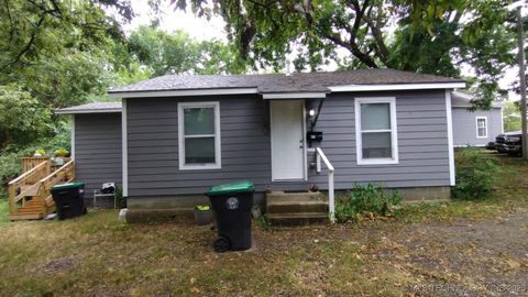 Photo of 303 S Bluff, Tahlequah, OK 74464 (MLS # 2537663)