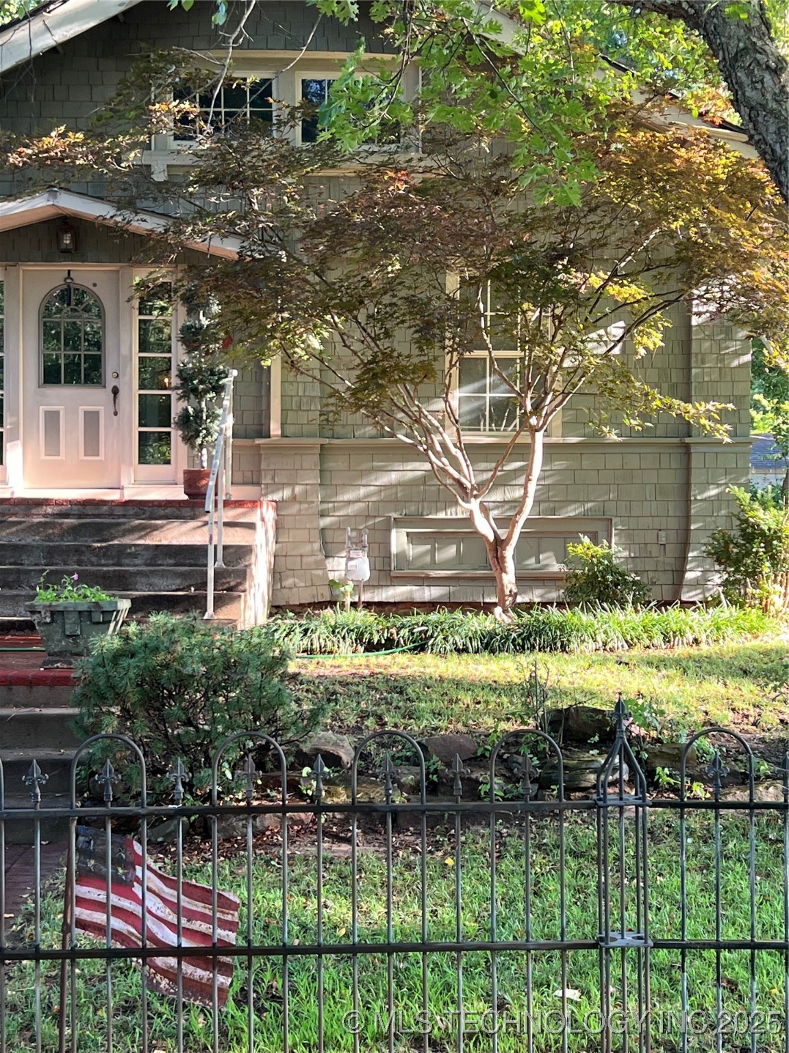 236 W 6th Avenue