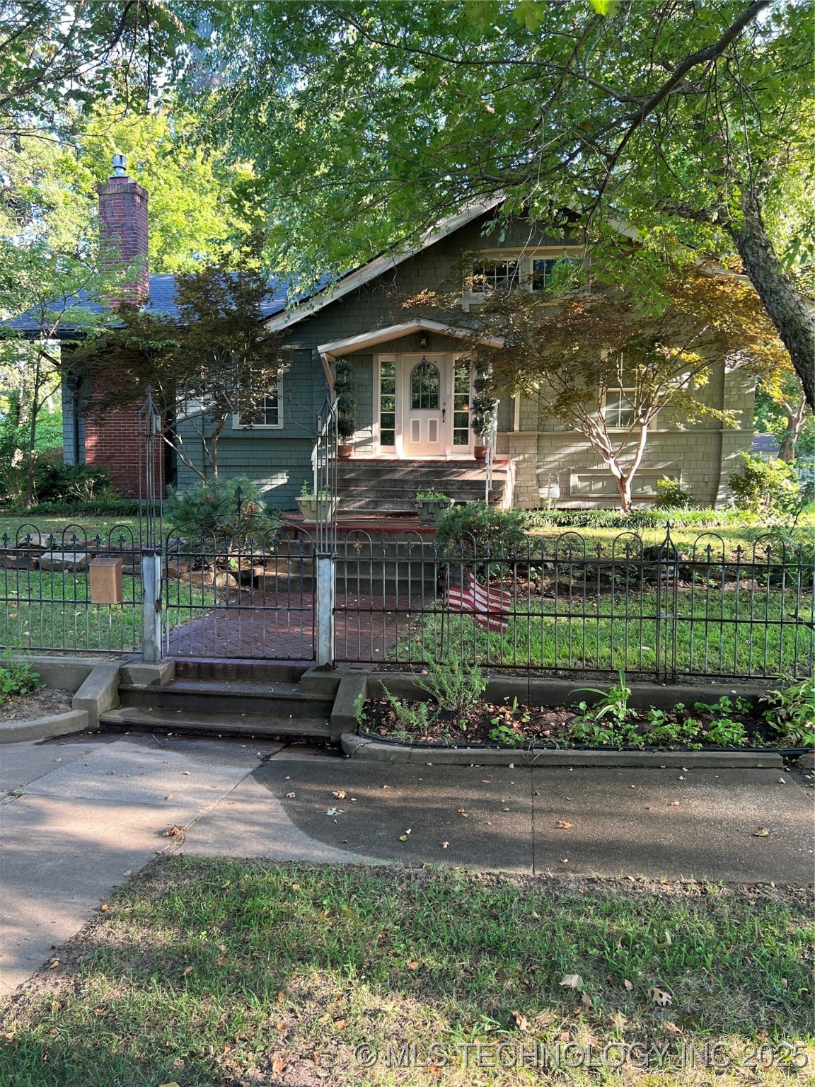 236 W 6th Avenue