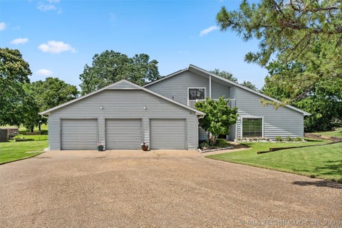 Photo of 201 Clear Ridge Court, Bartlesville, OK 74006 (MLS # 2605417)