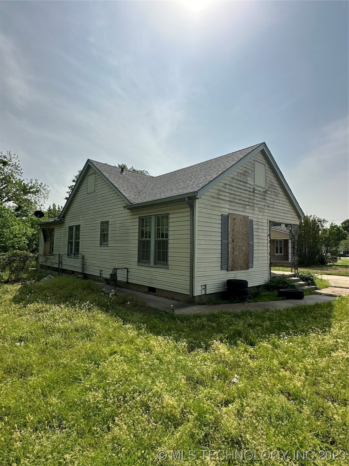 Photo 3 of 3 of 1415 W Mulberry house
