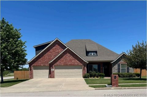 Photo of 5602 Aspen Avenue, Bartlesville, OK 74006 (MLS # 2616412)