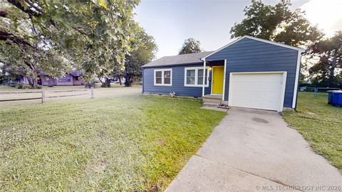 Photo of 4836 S 33rd West Avenue, Tulsa, OK 74107 (MLS # 2621339)