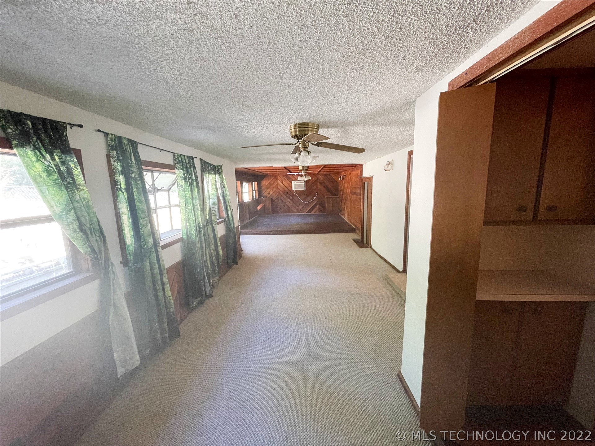 Photo 10 of 33 of 1307 S Hitchite Avenue house