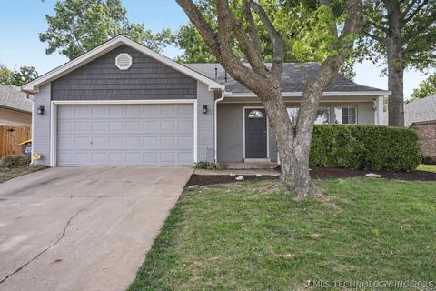 Photo of 11245 S Nandina Avenue, Jenks, OK 74037 (MLS # 2616767)