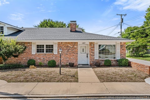 Photo of 107 W 12th Street #107, Bartlesville, OK 74003 (MLS # 2625342)