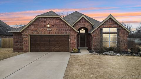 Photo of 9314 N 93rd EastAvenue, Owasso, OK 74055 (MLS # 2603041)