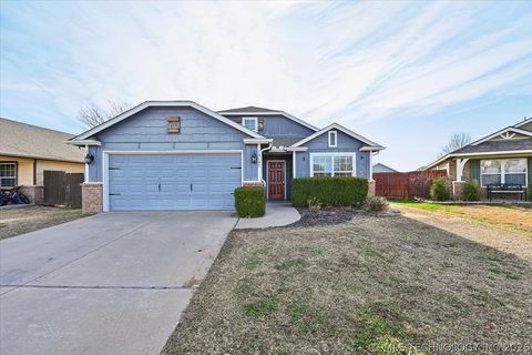 Photo of 15148 E 108th Place N, Owasso, OK 74055 (MLS # 2604973)