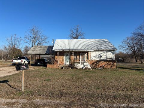 Photo of 2909 E Corona, Ada, OK 74820 (MLS # 2625608)