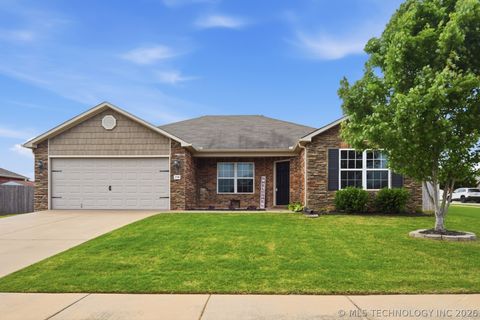 Photo of 2709 W Charlotte Street, Broken Arrow, OK 74011 (MLS # 2616204)