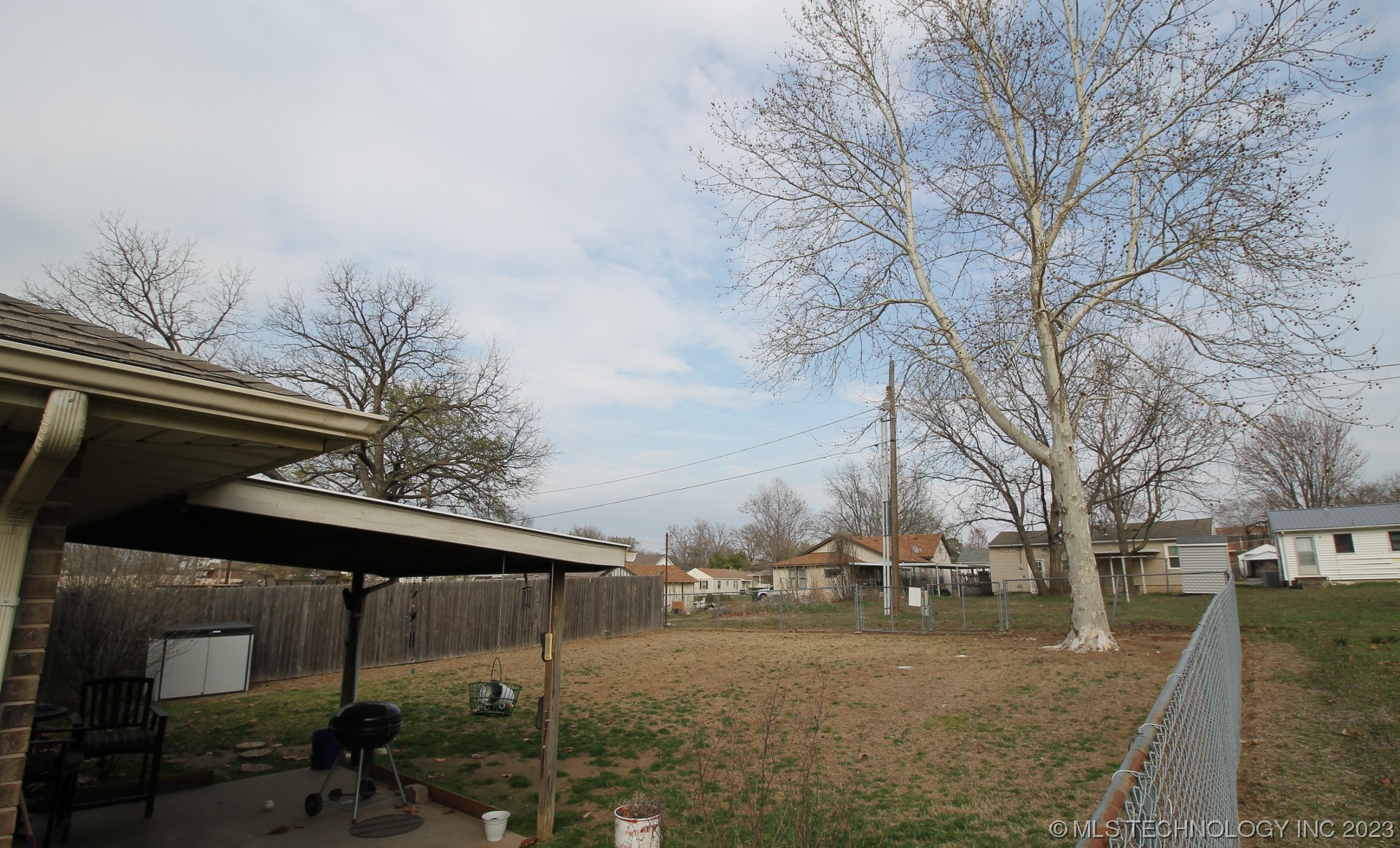 Photo 14 of 15 of 613 S Hiawatha Street house