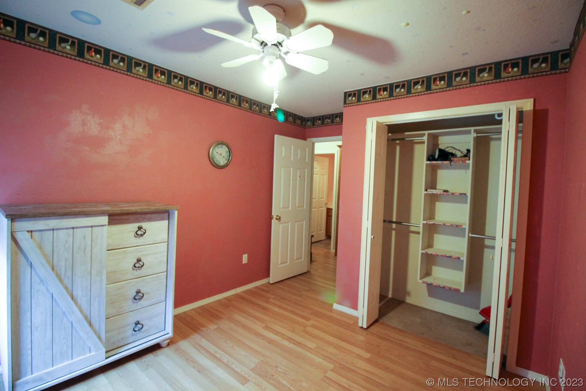 Photo 7 of 15 of 613 S Hiawatha Street house