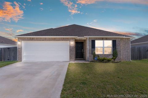 Photo of 14627 E 39th Street S, Tulsa, OK 74134 (MLS # 2616482)