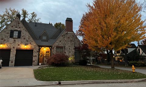 Photo of 1202 E 28th Street, Tulsa, OK 74114 (MLS # 2607947)