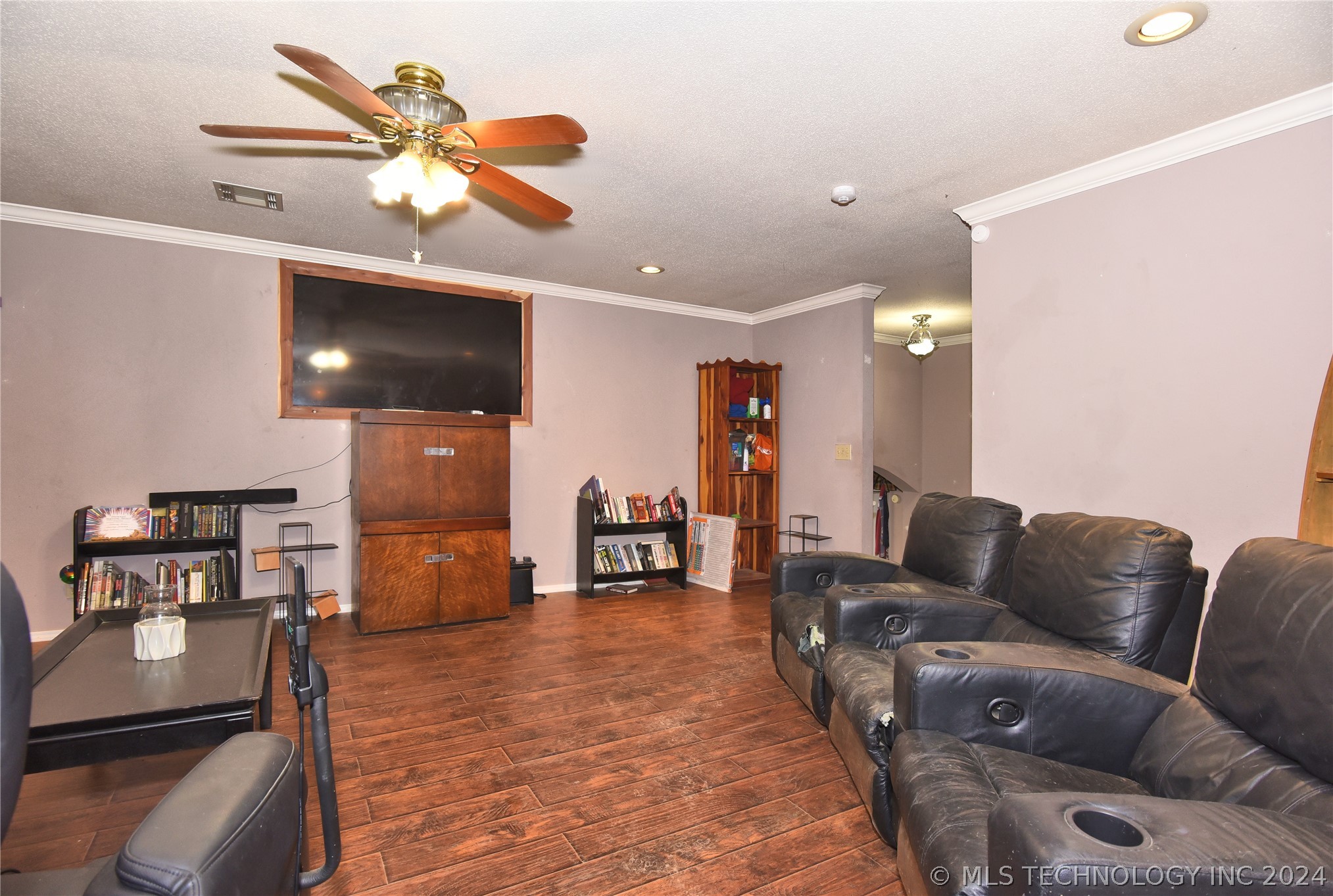 Photo 7 of 33 of 10131 W 71st Street house