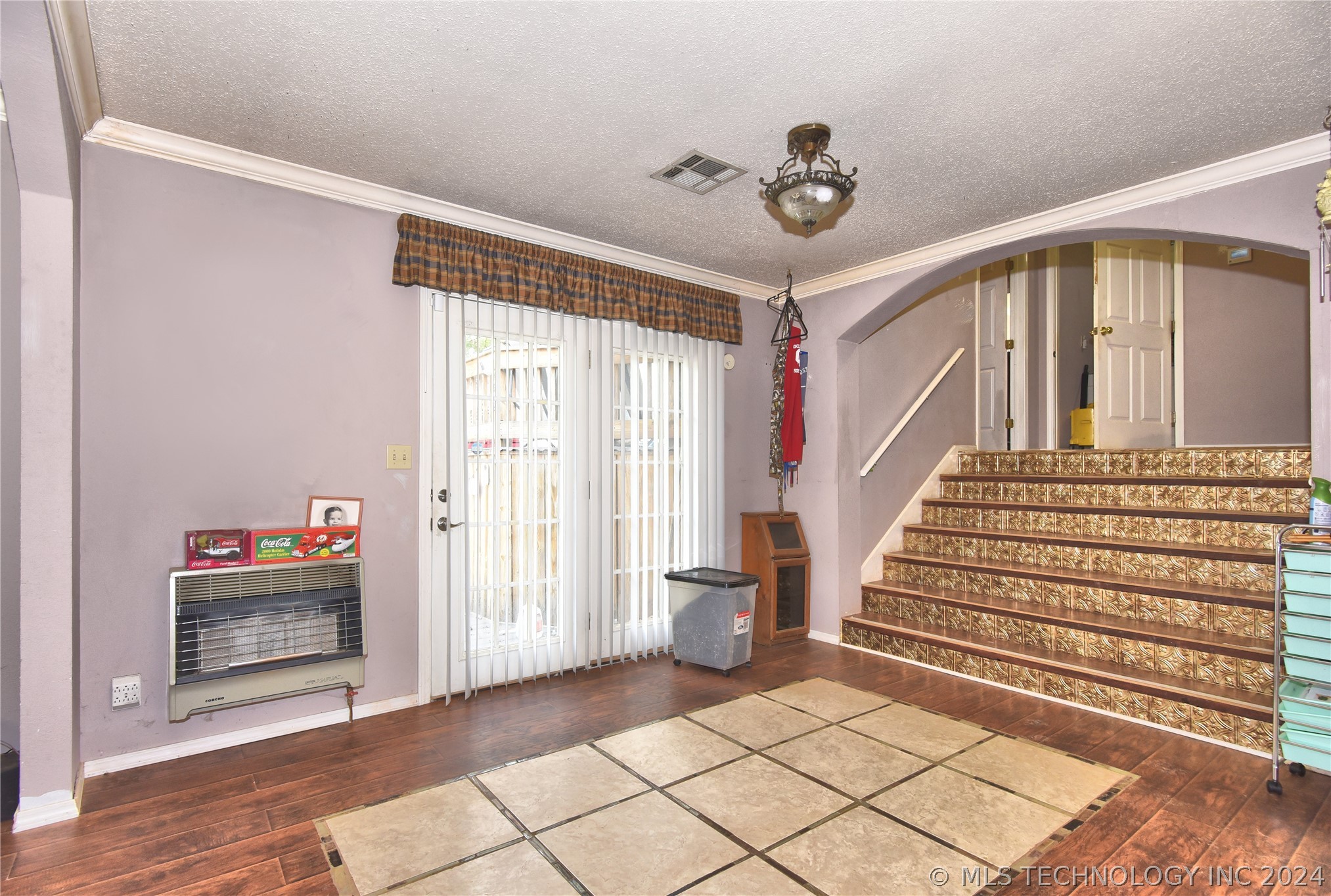 Photo 5 of 33 of 10131 W 71st Street house