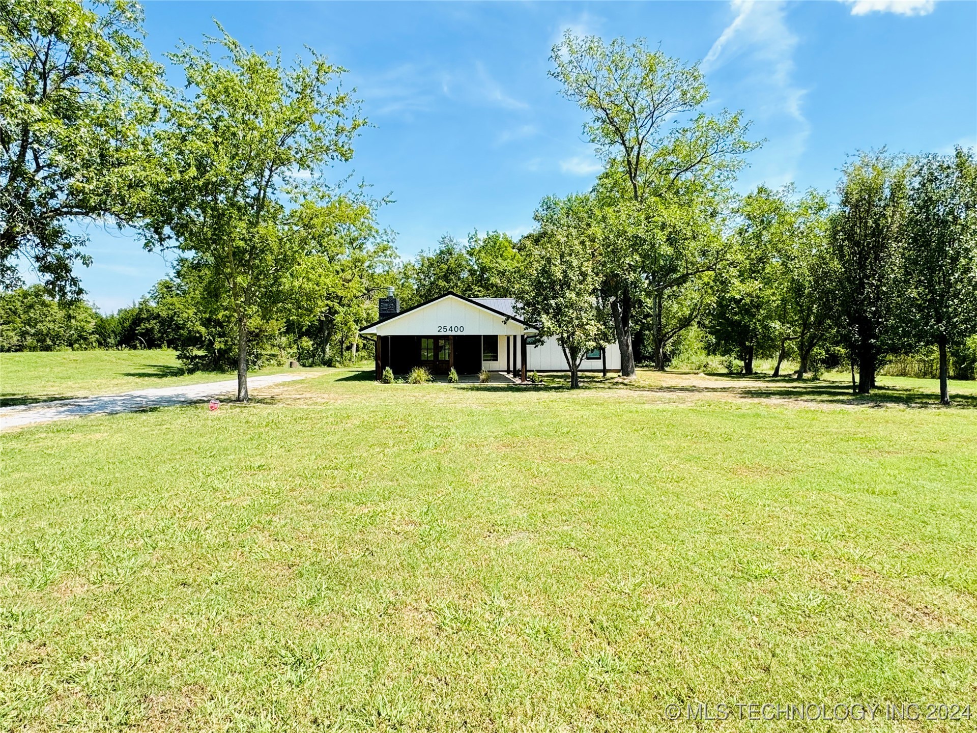 Photo 2 of 32 of 25400 Wilson Road house