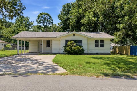 Photo of 4911 Oklahoma ST, Muskogee, OK 74401 (MLS # 2630293)
