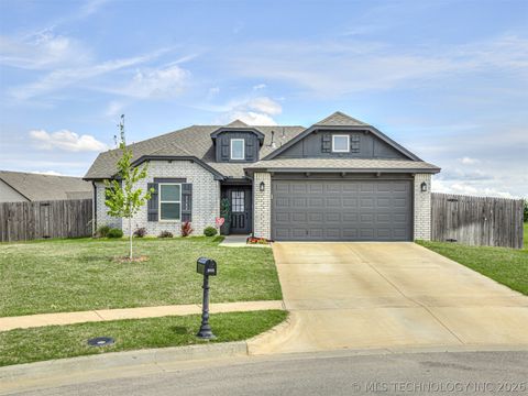 Photo of 2902 W Albuquerque Place, Broken Arrow, OK 74011 (MLS # 2616943)